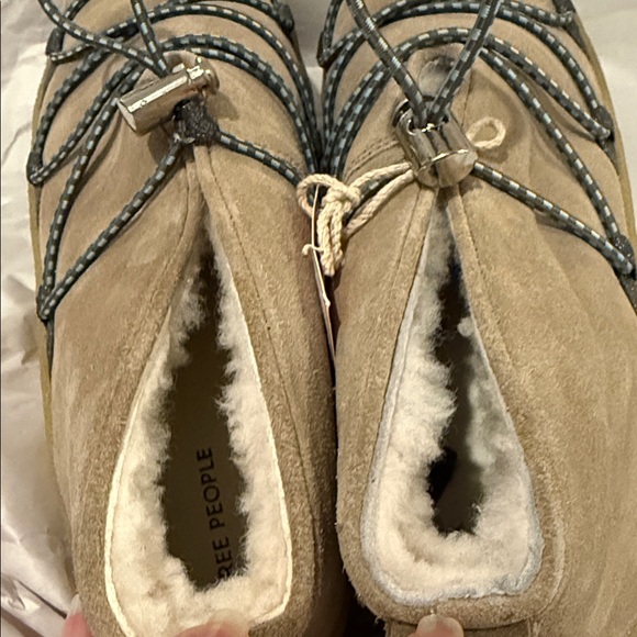 FREE PEOPLE SNOWDROP MICRO MUKLUK BOOTIES with Genuine Shearling NWT sz 8 - Picture 6 of 7